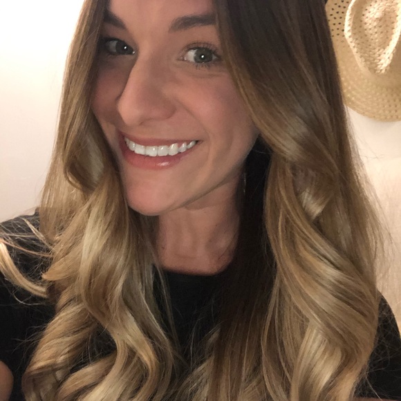 Meet Your Posher, Julie! - Picture 2 of 7